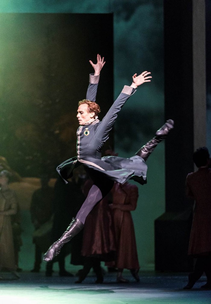 Edward Watson as Leontes in Act I of The Winter’s Tale Photograph : ROH / Johan Persson, 2014