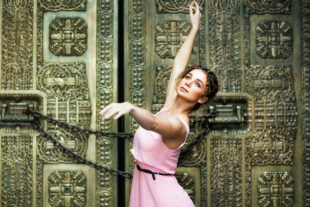 Small-Town-Girl-From-Russia-Dances-Her-Way-Into-The-Dalai-Lamas-Heart.-Find-Out-How.3__605
