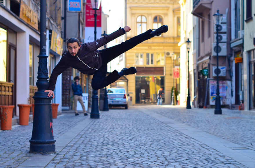 Dancer: Adi Nour.