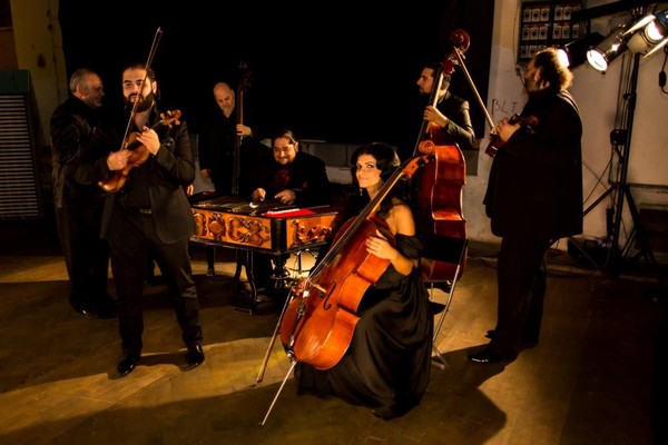 Carmen à la Gypsy Devils Na fotografii: CIgánski diabli Autor fotografie: Mako Hindy, 2015