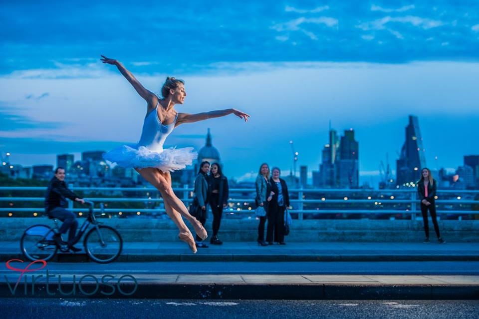 'Ballet Busking' around Waterloo. Foto: Mehul Derodr