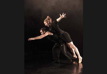 SLOVENSKÉ TANCE Životy svetiel Na fotografii: Juraj Žilinčár, Bethan Smith Autor fotografie: Peter Brenkus, 2016