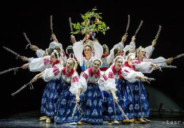 Na snímke záber z choreografie Vitaj jar v rámci slávnostného galaprogramu Lúčnice k životnému jubileu profesora Štefana Nosáľa.